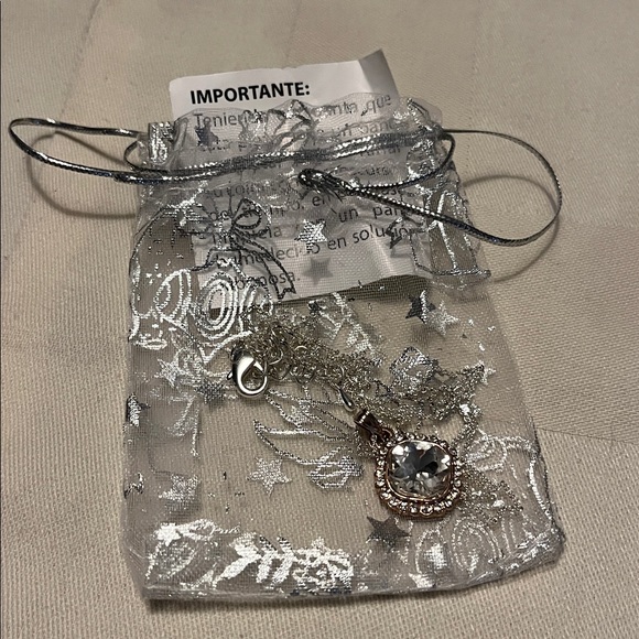 Elegant Silver Pendant Necklace - Picture 5 of 6